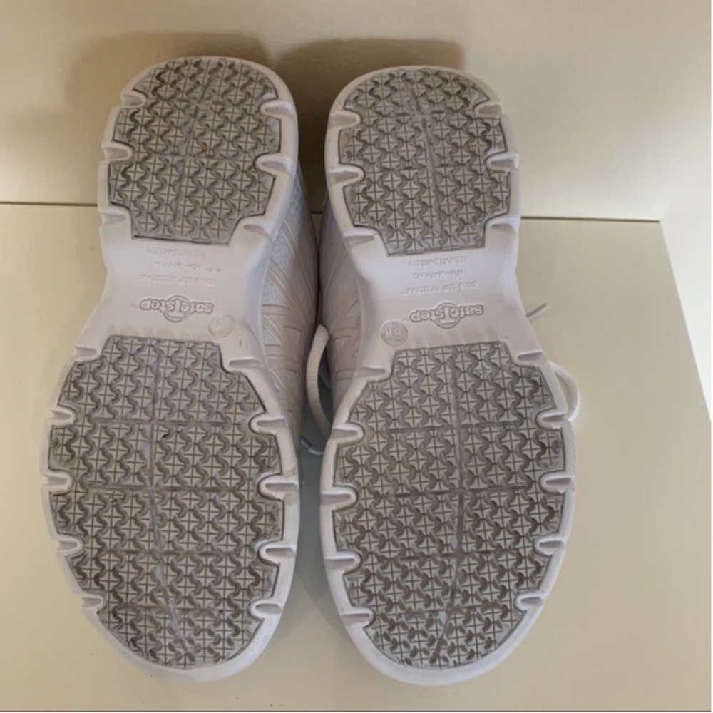 WHITE RUNNING SHOES - Picture 7 of 7
